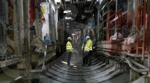Cum arată cârtița "Sfânta Maria", utilajul gigant care sapă magistrala de metrou spre Otopeni. Lucrează în parelel cu "Sfânta Ana"