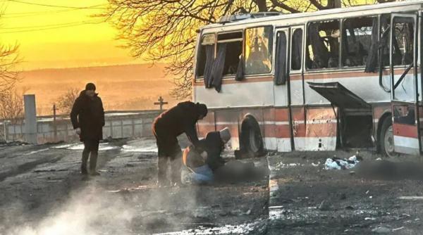 Atac cu dronă rusească asupra unui autobuz care transporta muncitori ucraineni. Bilanţul victimelor
