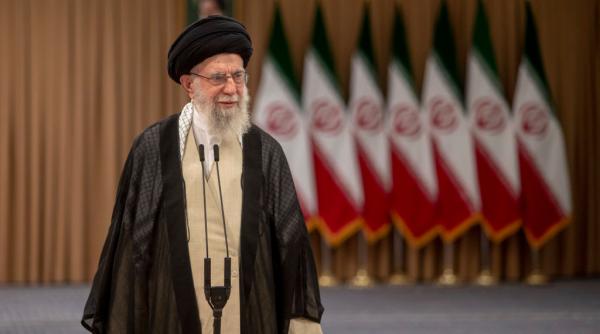 Ayatollahul Khamenei amenință SUA: „Dacă vor începe un război, de data aceasta va fi un război regional”