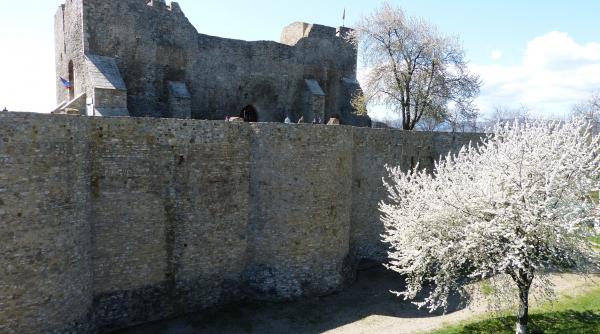 cetatea medievala din romania unde acum 400 de ani se falsificau monede poloneze suedeze si prusace