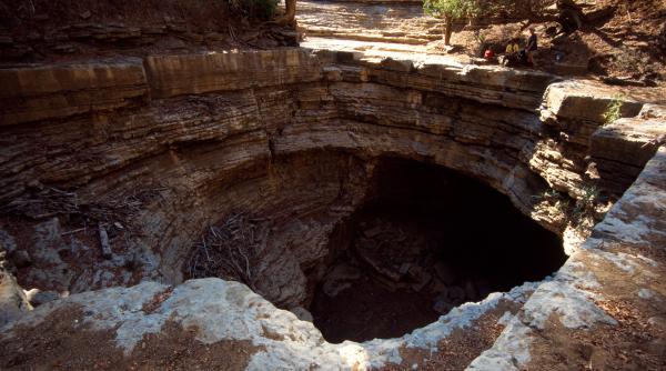 investitorii se intorc in madagascar dupa ridicarea interdictiei de 16 ani asupra exploatarii miniere aurul ramane o exceptie