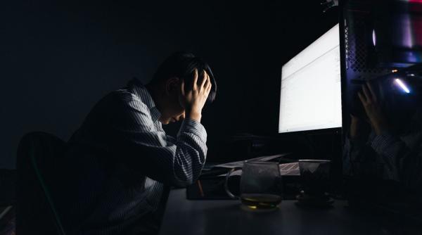 un tanar de 32 de ani a murit din cauza epuizarii severe primea sarcini de serviciu chiar si pe patul de spital