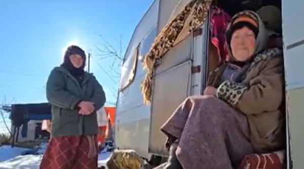 doua femei mama si fiica traiesc un calvar in plin val de ger de 10 ani stau intr o rulota veche fara caldura dormim imbracate