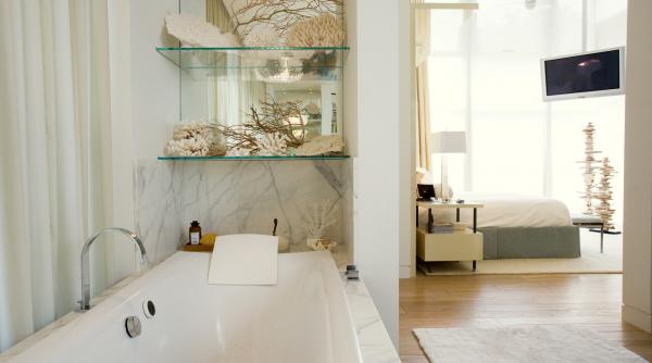 hoteluri incep sa elimine usile de la toalete in camere iar clientii nu sunt incantati