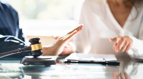 mii de polonezi divortati au descoperit ca erau in continuare casatoriti neo judecatorii si efectul ciudat al luptelor politice