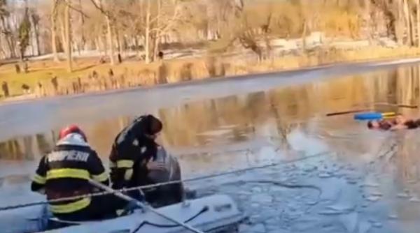 tragedie in sibiu doi copii au cazut intr un parau fetita de 6 ani a murit fratele ei este cautat de salvatori