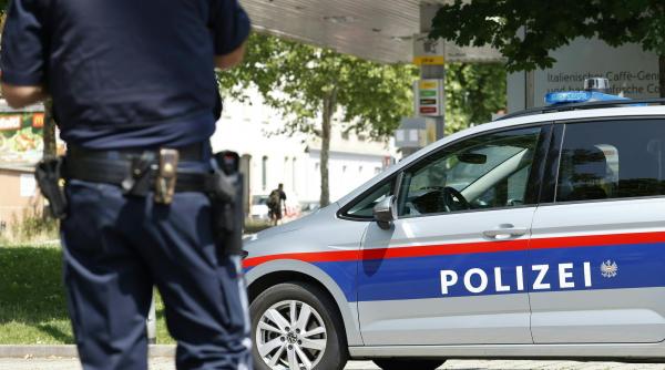 Un român, prins fără bilet într-un tren din Austria, a amenințat controlorul cu un cuțit