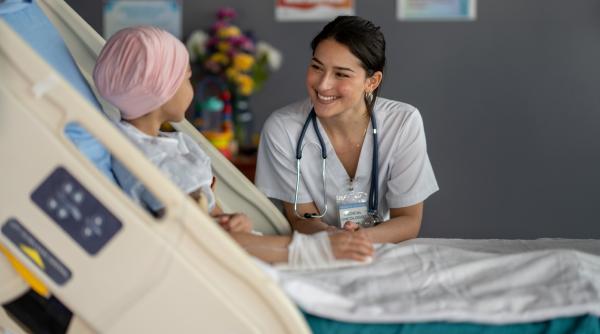 A fost lansat primul studiu clinic din lume cu vaccinuri personalizate cu ARN mesager pentru copiii bolnavi de cancer cerebral