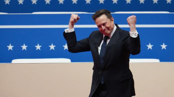 Averea lui Elon Musk a depășit 800 de miliarde de dolari după fuziunea SpaceX–xAI. E primul om din istorie care atinge acest prag