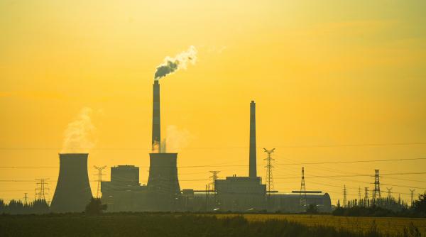 Energia eoliană și solară cresc rapid în China. Și totuși, de ce construiește această țară atât de multe noi centrale pe cărbune