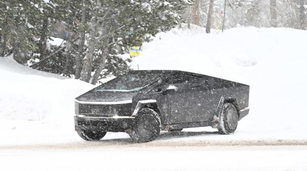 majoritatea soferilor romani nu au voie sa conduca un cybertruck pe drumurile publice ce conditii si amenzi prevede codul rutier