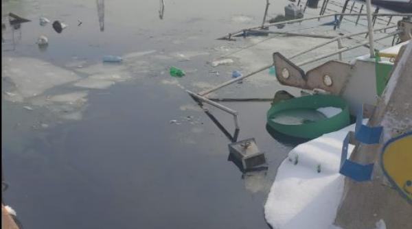 Alertă de poluare pe Dunăre, la Giurgiu: Produse petroliere semnalate după scufundarea unui împingător