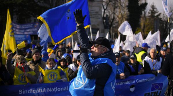 profesorii si studentii ies in strada impotriva austeritatii decretate de guvernul bolojan liderii vorbesc de o greva in sistem