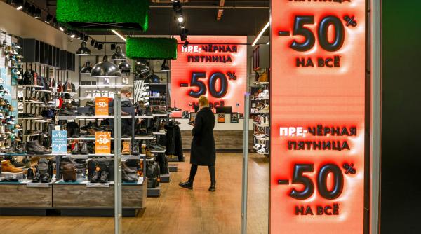 Toți pantofii sport Nike sau Adidas din magazinele din Moscova sunt falși. Piața de retail din Rusia, invadată de falsuri