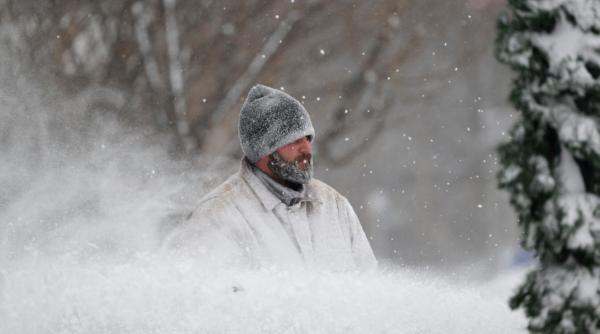 Atenționări meteo imediate: ANM a emis Cod portocaliu de ninsori și vijelii, cu rafale și de 120 km/h. Lista zonelor afectate