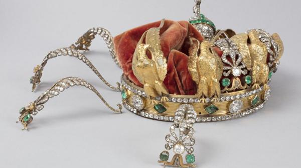 Furtul de la Luvru. Coroana împărătesei Eugenie „s-a păstrat aproape integral” şi va fi restaurată complet