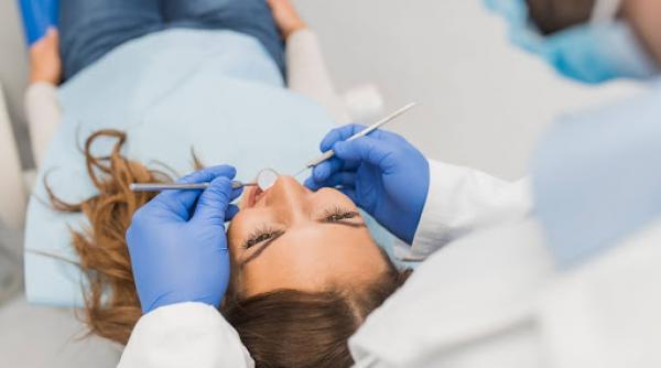 Ghid Esențial: Cum să alegi clinica potrivită pentru fațete dentare în București
