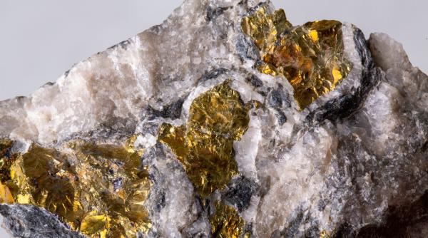 „Minerale rare” sau „minereuri critice”? Mulți le cred sinonime, dar elementele diferă. Lista resurselor naturale din fiecare categorie