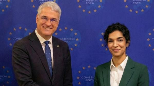 Ministrul Pîslaru spune că l-a vizitat Lolita Cercel. La pozele de la „întâlnire”, mulți au ironizat pantofii „artistei” care nu există