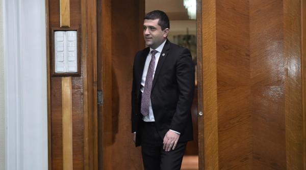 miruta la craiova s a ridicat un bloc care afecteaza radarul militar de la carcea mapn a dat aviz negativ dar cineva l a schimbat