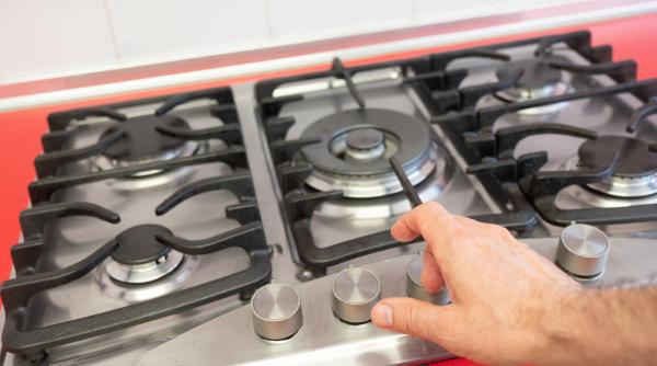 Prețul plafonat la gaze nu mai ajută consumatorii, ci favorizează „băieţii deştepţi”, susține AEI. Chisăliță: „Mută costurile în buget”