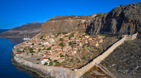 una dintre cele mai distincte genetic populatii europene cu radacini in epoca bronzului a fost gasita intr o zona izolata a greciei