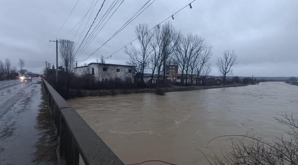 cod rosu de inundatii pe rauri din prahova si buzau mai multe gospodarii din judetul buzau sunt deja afectate de ploi