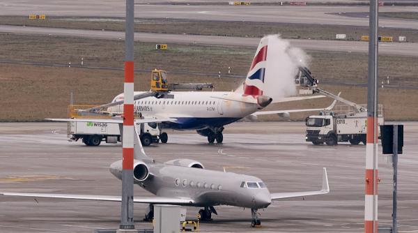 "Gheața neagră" a blocat Aeroportul Internațional din Berlin. Zeci de zboruri au fost anulate