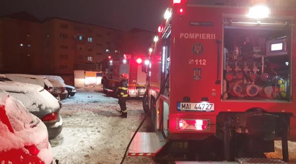 incendiu puternic intr un bloc din navodari un om a murit zeci de locatari au fost evacuati