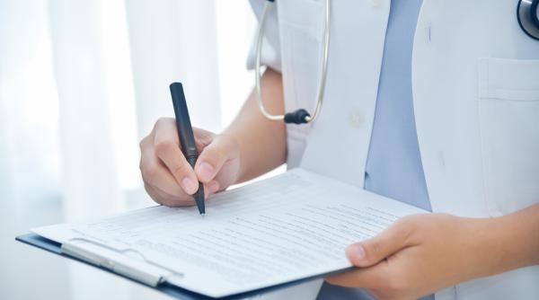 legea concediului medical se modifica din nou care sunt cele 4 categorii care vor fi exceptate de la neplata primei zile de concediu