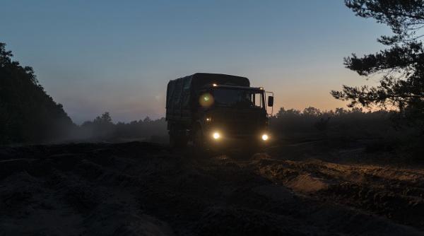 ministrul apararii acuza un comandant de la batalionul 52 tisa ca ar fi carat cu camioanele militare lemn taiat ilegal