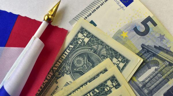 The Telegraph: Rusia a trimis Iranului, cu trenul şi vaporul, 5 tone de dolari cash