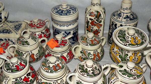 Povestea ceramicii de Corund. Vasele se realizează şi acum manual, ca pe vremea bunicilor