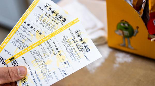 doi colegi de munca au crezut ca au castigat 350 de dolari la loto dar au avut parte de o surpriza ne a cazut fata