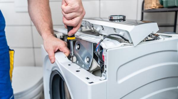 Producătorii de electronice și electrocasnice vor fi obligați să le repare și după ce expiră garanția. Care sunt condițiile 