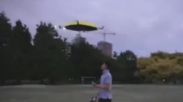 S-a inventat umbrela care zboară singură deasupra ta și te urmărește automat pe ploaie. Cum funcţionează Flying Umbrella 2.0