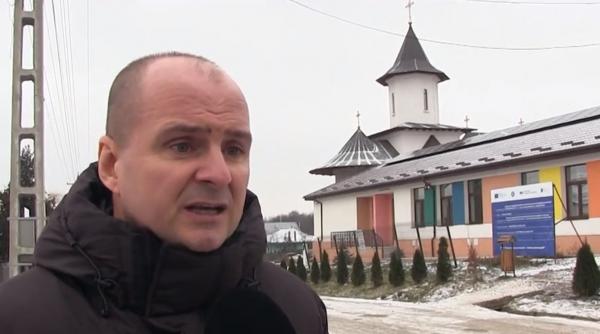 Localitate în beznă, după revolta oamenilor care nu și-au mai plătit taxele. Primarul spune că nu are bani nici de apă și canalizare