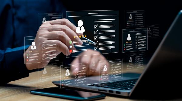 o companie uriasa de tehnologie angajeaza peste 9 000 de oameni dintre care 240 in romania oportunitati si pentru studenti