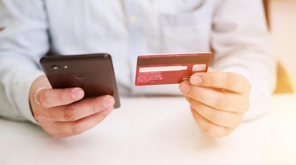 Pași pentru obținerea rapidă a unui credit online direct pe card