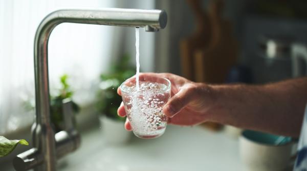 Stare de alertă la Curtea de Argeș, după depistarea bacteriei Clostridium perfringers în apă. A fost trimis mesaj RO-Alert