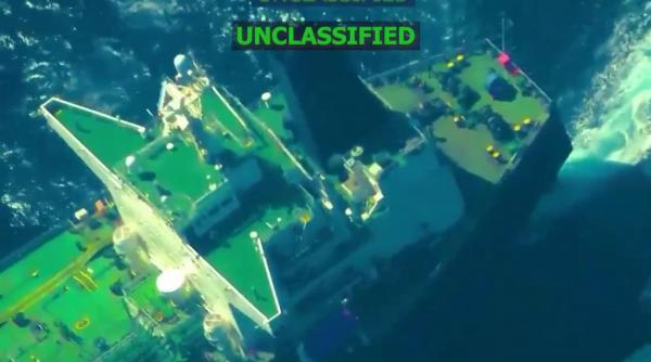 trupe speciale americane coboara din elicopter la bordul unui petrolier din flota fantoma a rusiei nava a fost sechestrata de sua