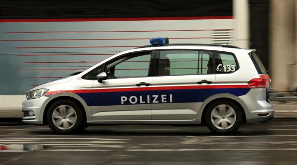 Un român din Viena a provocat un scandal uriaș într-un bar, pe motiv că zgomotul era prea mare și nu se putea odihni