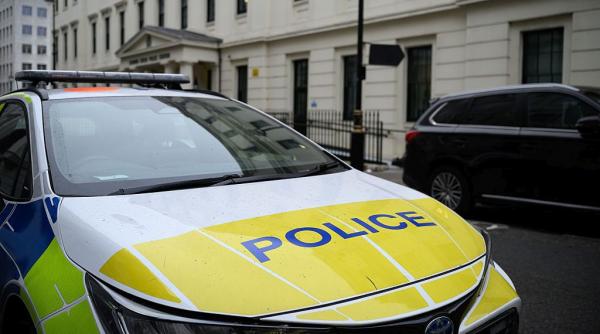 atac cu cutitul la scoala in londra doi copii au fost injunghiati politia il cauta pe suspect