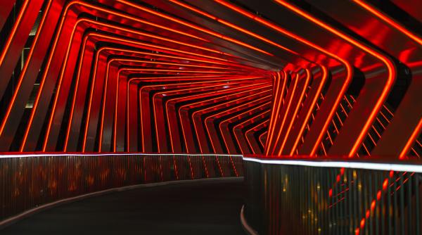 danemarca a trecut la iluminatul stradal rosu ca sa rezolve o problema cu care se confrunta orice oras modern