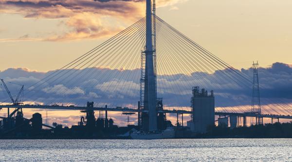 trump ameninta ca va bloca deschiderea unui pod dintre sua si canada ar trebui sa detinem cel putin jumatate