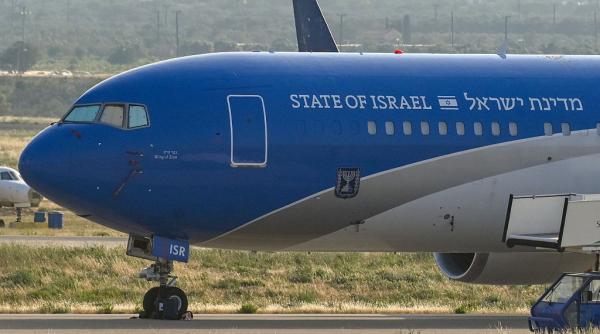 un jurnalist russia today a fost dat de urgenta jos din avionul lui netanyahu inainte de decolarea spre sua ratiuni de securitate