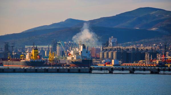 Europa a pierdut 3,8 milioane de tone de petrol kazah după atacurile din Marea Neagră