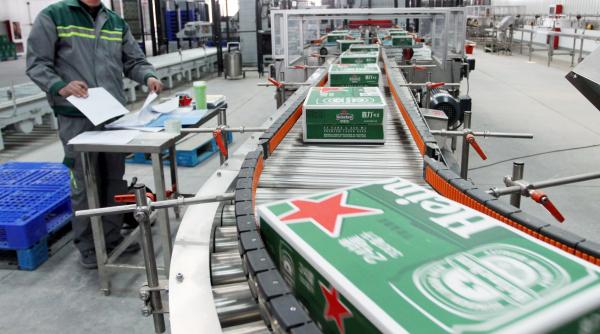 Heineken anunţă concedieri masive: Până la 6.000 de angajați vor rămâne fără locuri de muncă, din cauza „condiţiilor de piaţă dificile”