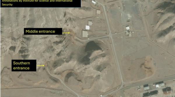 imagini din satelit iranul a astupat cu pamant doua intrari ale instalatiei nucleare de la isfahan de teama unui atac american