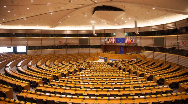 Parlamentul European a aprobat un împrumut pentru Ucraina în valoare de 90 de miliarde de euro